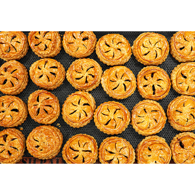 【Cake & Coffee Hinodeya】贅沢 佐賀牛ミートパイ 5個入り